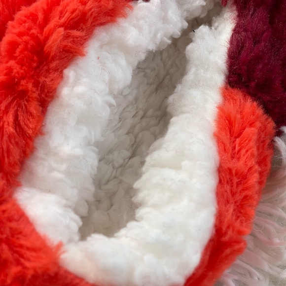 New with tags CIRCUS BY SAM EDELMAN COZY SOFT SLIPPERS w/Gel Grips at the bottom - Picture 4 of 4